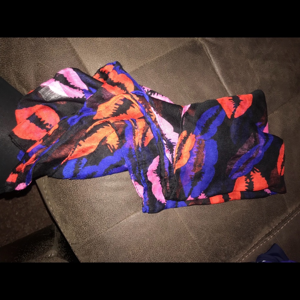 MULTIPLE SCARFS/SHAWS 😇😇